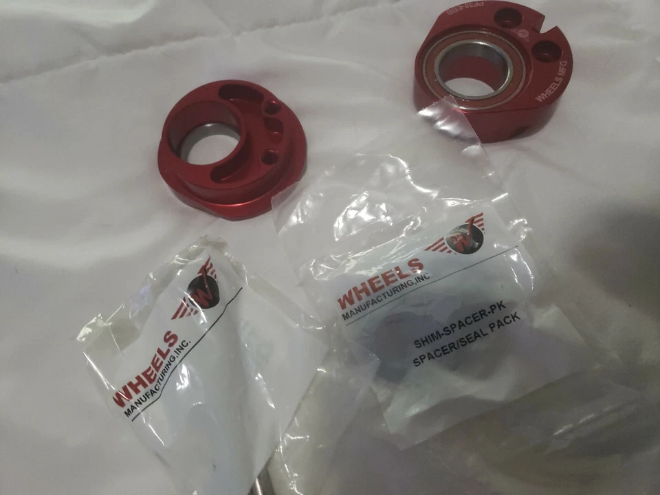 Enduro Bearings TorqTite PF30 to 24mm A/C Ceramic Bearing Bottom Bracket - Image 2 of 4