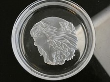 20020/ Hoya Crystal Japan Untersetzer Frauenkopf  Jugendstil  &Oslash; ca. 13 cm