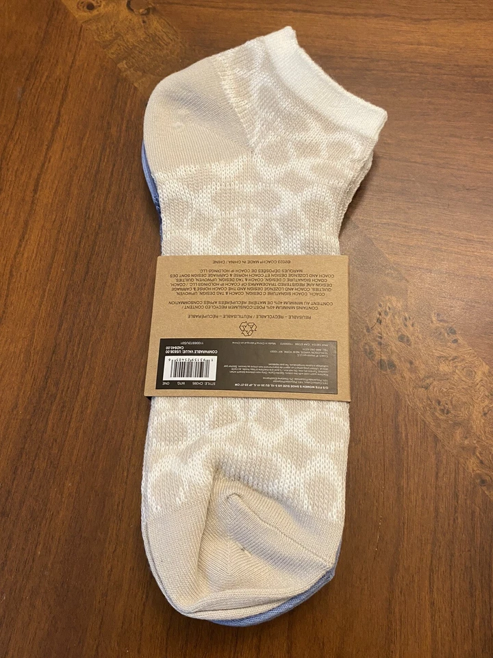 Juego de dos calcetines tobilleros Coach exclusivos para mujer azul/tiza precio de venta sugerido por el fabricante 38 USD Foto 2 de 2