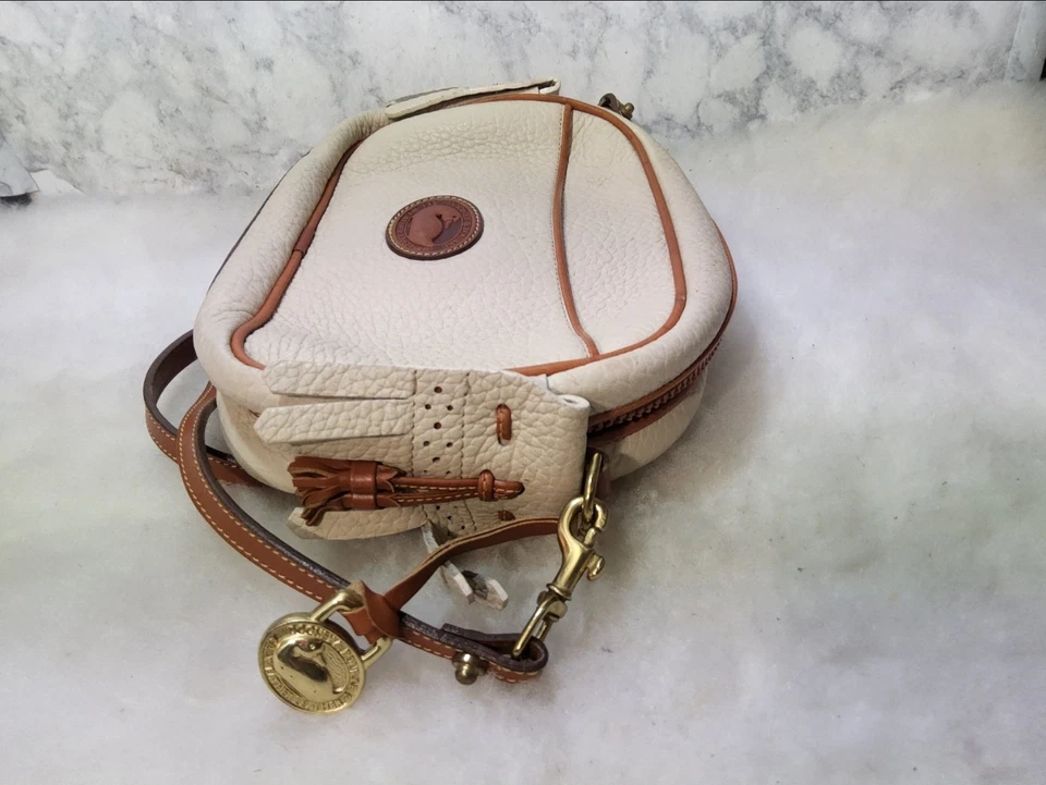 Bolso Bandolera Cartera Bolso Swt Cuero 2 Piezas Dooney Bourke Vintage Beige Hueso Kilty RARO Foto 4 de 4