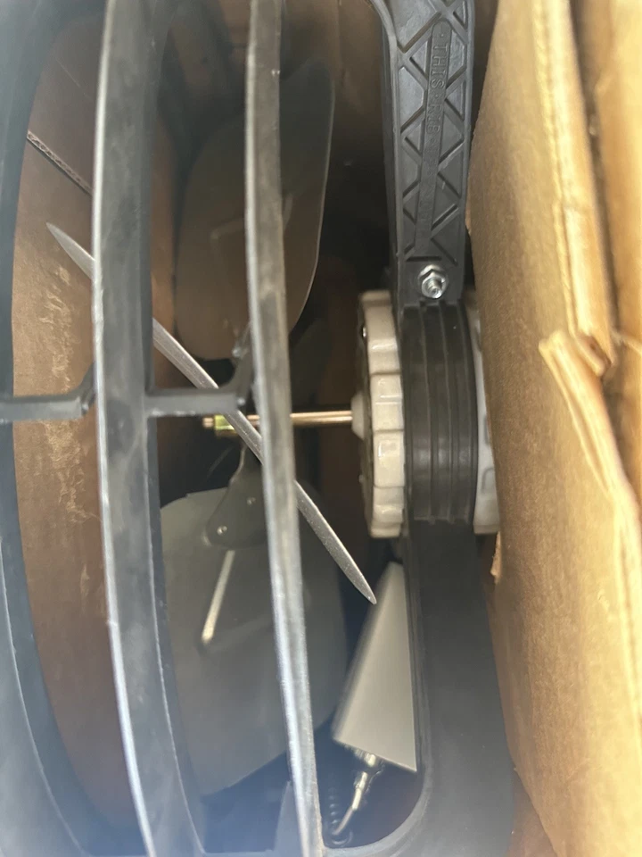 Air Vent Inc. модель - APG #53316 чердачный вентилятор с двускатным креплением 2300 кв. Футы - Изображение 2 из 4