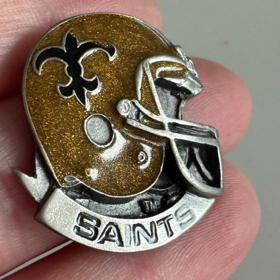 Винтажная оловянная булавка на лацкан футбольного шлема NFL New Orleans Saints - Изображение 2 из 4