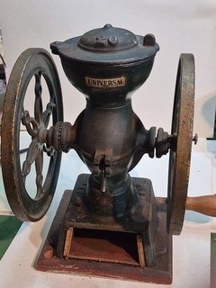 Landers Frary & Clark Antique Coffee Grinder #20 Univeral