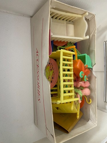 Vintage 1968 Mattel Barbie Doll Trunk Double Sided Case with accessories - Picture 9 of 13