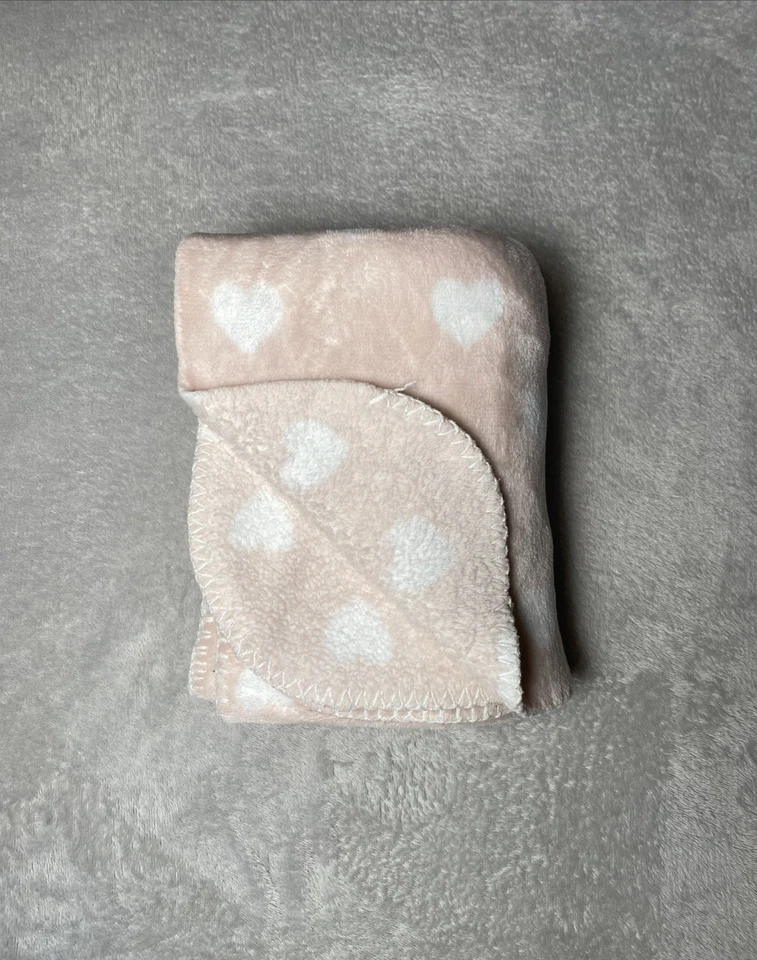 Max Studio Niños Rosa Manta Bebé Corazones Blancos Borde Puntada Suave Vellón Lovey Foto 2 de 4