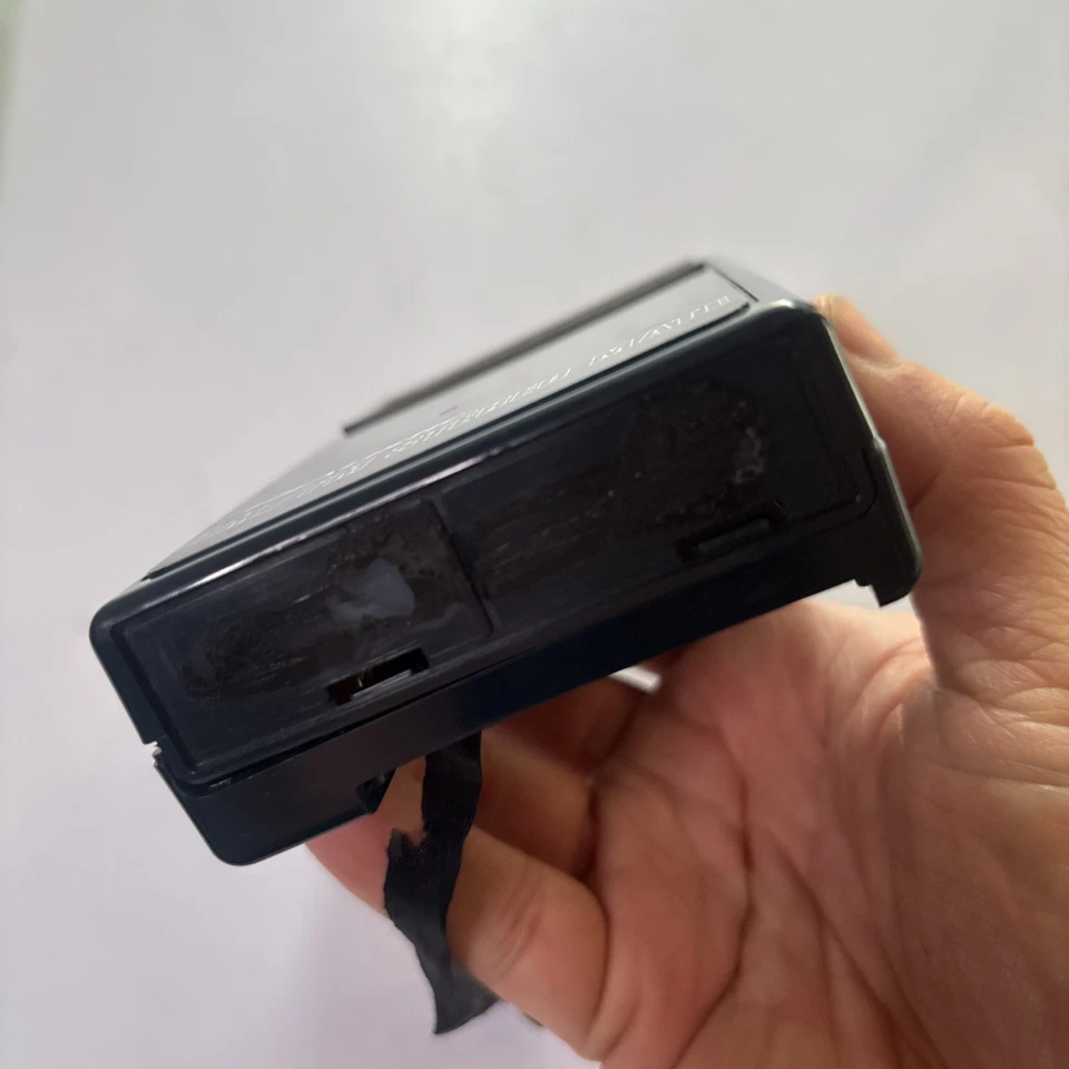 Realistic AM/FM Stereo Mate Portable Radio Vintage Retro *Missing Battery Lid - Image 4 of 4