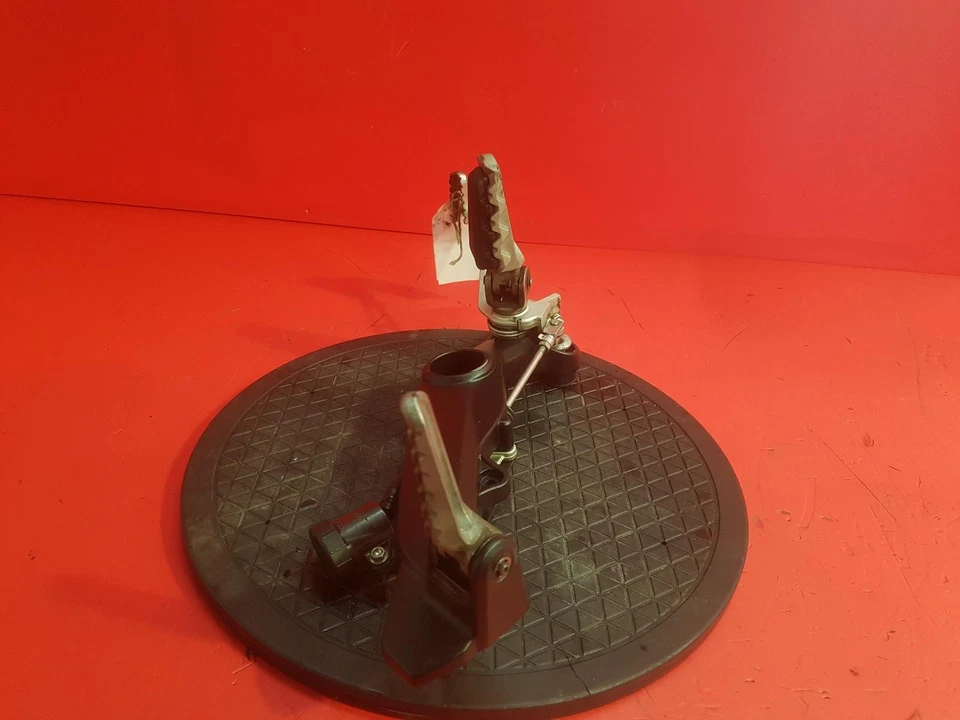 DUCATI SCRAMBLER FOOTREST RIGHT REAR 2018 - Imagem 4 de 4