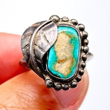 Vintage Southwestern Turquoise Silver Ring Size 5.5