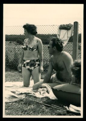Hübsche Frau im Camouflage-Bikini - 1960er 1970er - Flecktarn - Foto 7x10cm