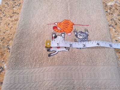 Embroidered  Bathroom Hand Towel Three Climbing Cats Scratching Wall HS2285