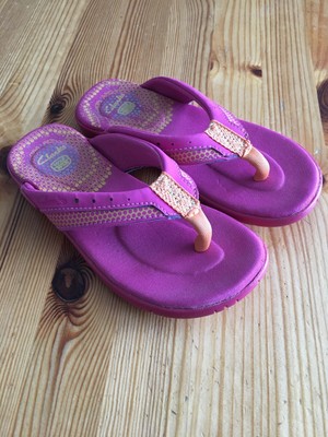 purple clarks flip flops