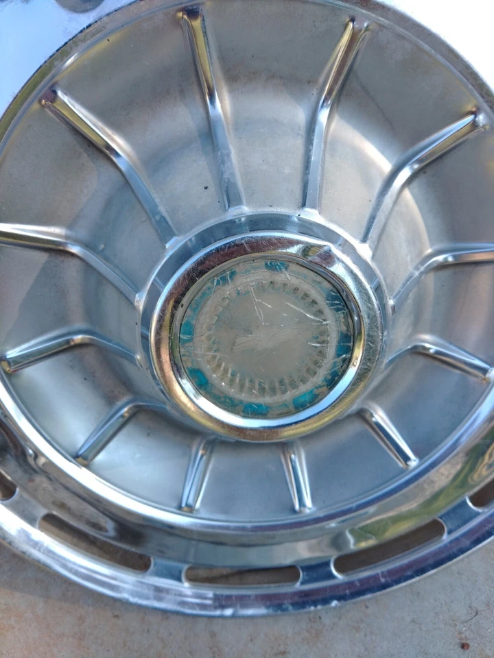 1962 雪佛兰 Impala 14 英寸轮毂盖 BelAir 比斯坎 HUBCAPS 车轮盖 '62 原始设备制造商 — 第 3/4 张图片