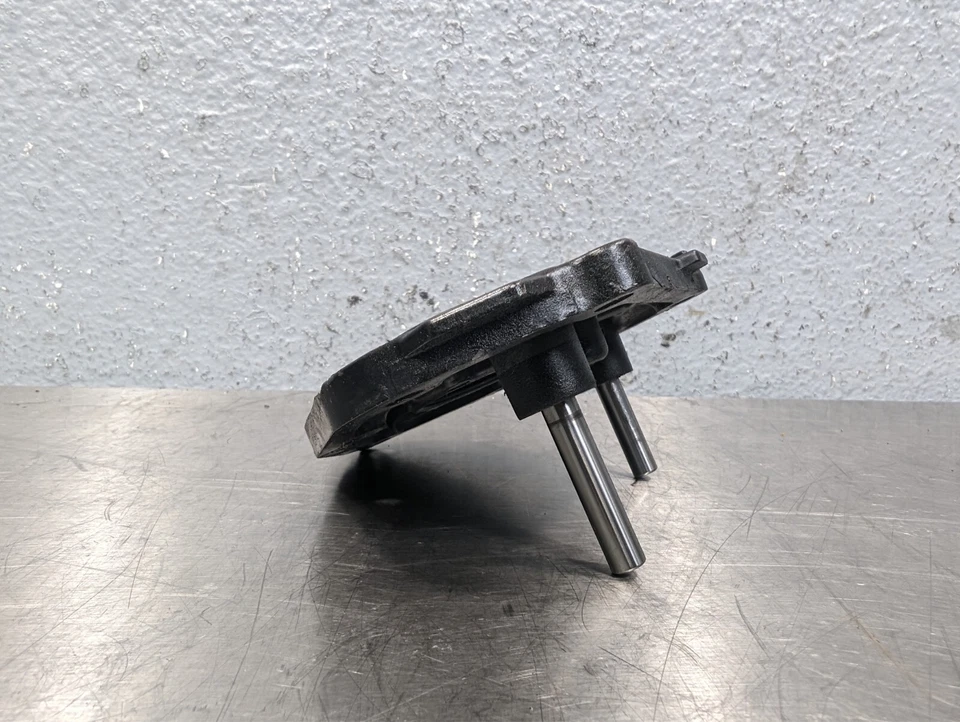 Cubierta de bomba de aceite de cadena de distribución del motor Yamaha YZF R1 2007-2008 OEM - 5VY-15416-00-00 Foto 3 de 4