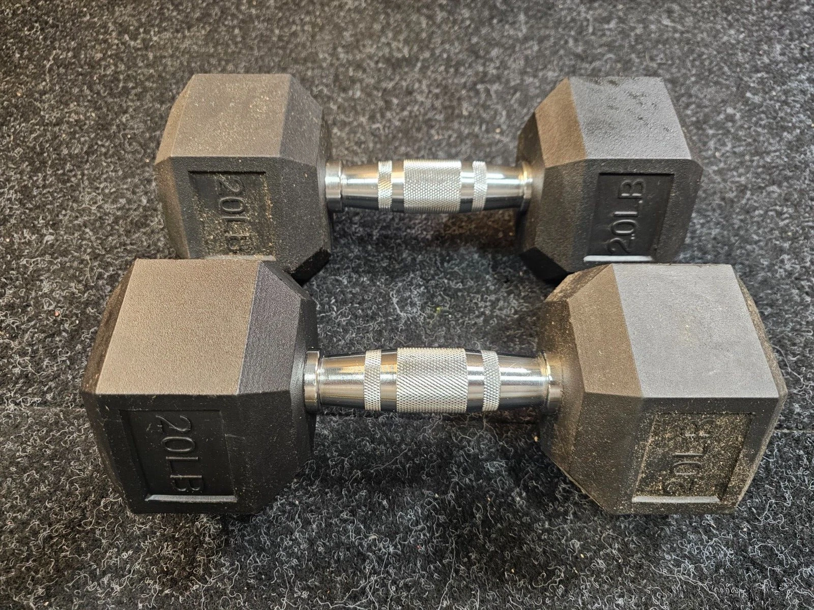 (QTY 2) Hex Dumbbell 20 LB Rubber Coated Cast Iron Chrome Ergo Handle