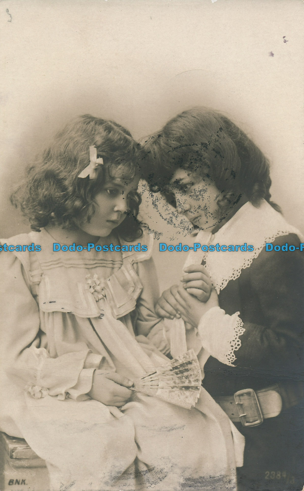 R039173 Niño y niña. Disfraces. 1904