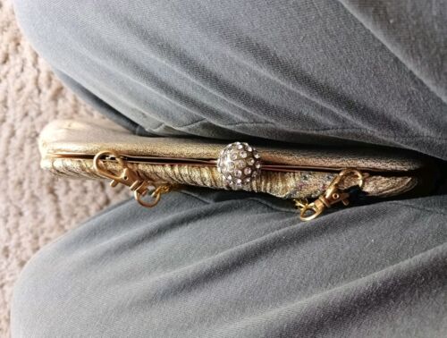 Super Sweet Volum Gold Diamente Ruched Clutch Occasion Bag (8) - Picture 3 of 10