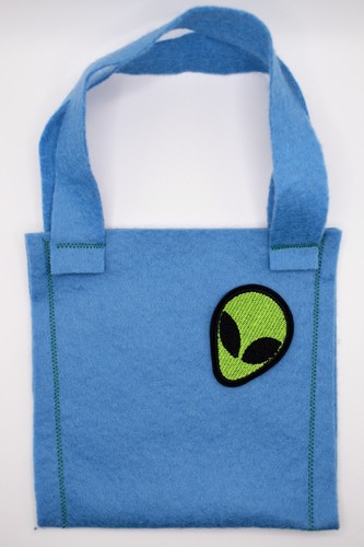 Alien Face Iron On Patch/Alien Badge/ET Patch/DIY Embroidery/Decorative Patch - Picture 3 of 3