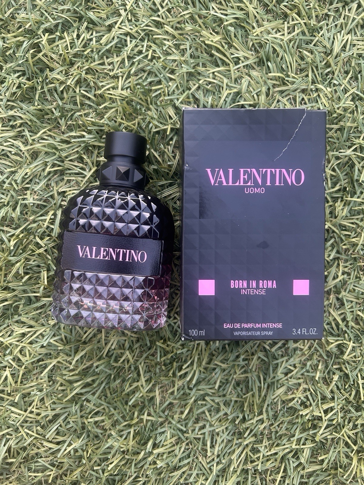 Valentino Uomo Born in Roma Intense EDP Men’s Cologne – Long Lasting Bold Scent thumbnail 10