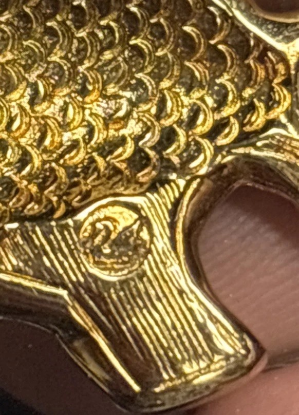 Broche prendedor de pez de cristal magenta firmado Swarovski Swan Foto 3 de 4