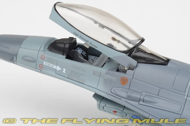 Hobby Master 1:72 F-16C Fighting Falcon USAF 614th TFS Lucky Devils #87-0257 - Image 3 of 4
