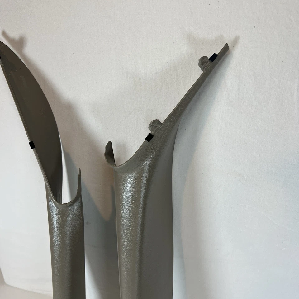 GMC Yukon 2002 pilar A conjunto de 2 taupe OEM 15262941 Foto 2 de 4