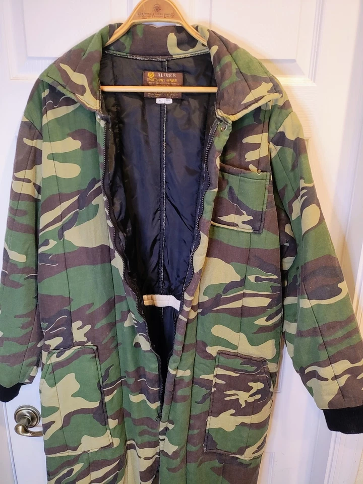 Vintage Caliber Men's XL Insulated Warm Camouflage Hunting Coveralls Jumpsuit - Image 4 of 4