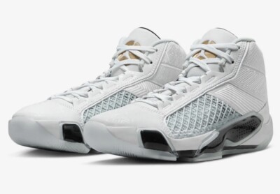 Basket Nike Air Jordan 38 FIBA blanc métallisé or FN7481-100