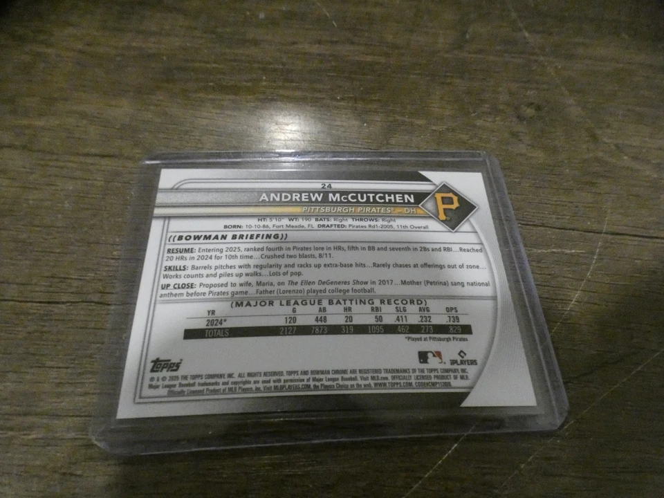 Bowman 2025 cromo zafiro Andrew McCutchen oro/50 Pittsburgh Pirates Foto 4 de 4