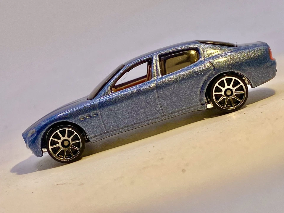 Hot Wheels🔥2004 Maserati Quattroporte Blue Diecast 1:64 — 第 3/4 张图片