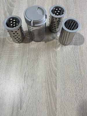The Pampered Chef Grated Cheese Container  3/4 Cup 1278 With 3 Graters