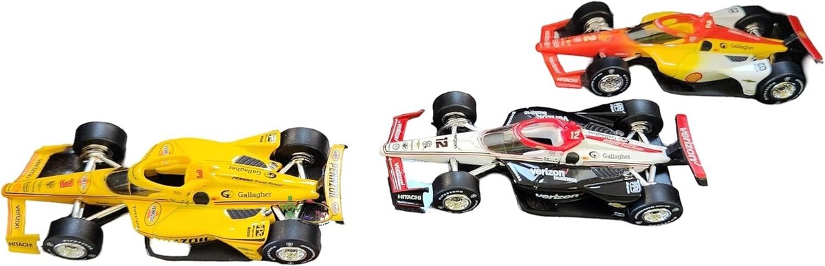 Greenlight 11611 2024 Indy 500 Penske Front Row 3-Car Set Diorama