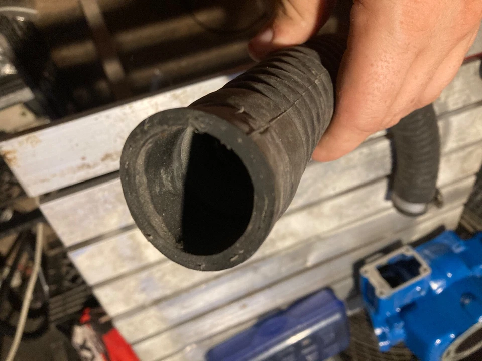 volvo 240 复古防碎散热器软管 — 第 4/4 张图片