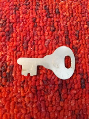PADLOCK STREAMER TRUNK CASE FLAT KEY METAL VTG RARE #10