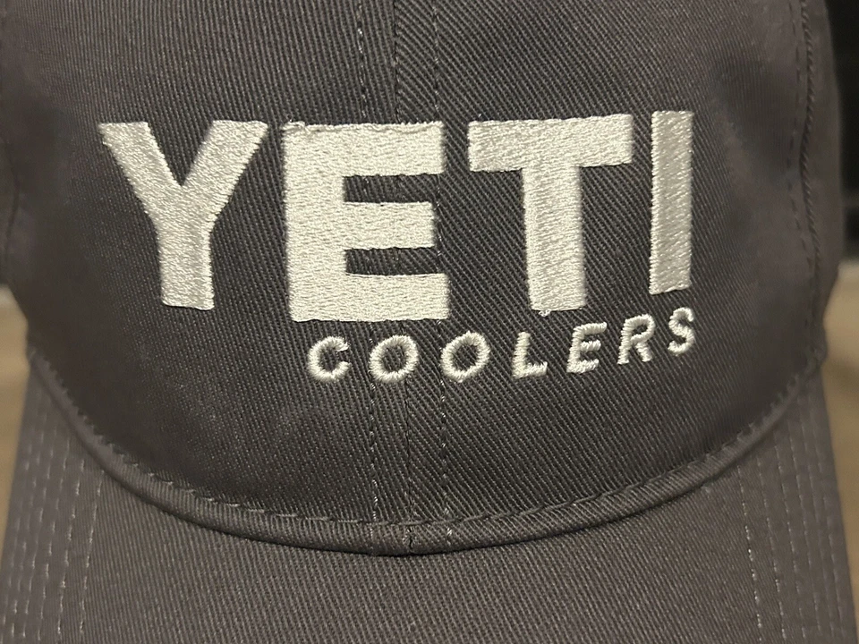 YETI кулеры полный панели шляпа крышка Gunmetal серый с белым вышитым логотипом новый с Ярлыками новый - Изображение 2 из 4