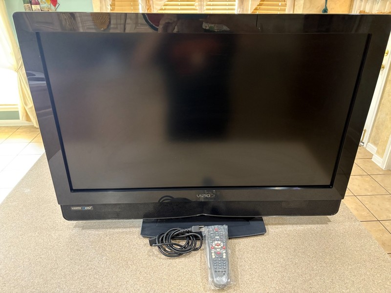 VIZIO LCD TV Model VW37L Flat Screen HD Built-in Speakers Black with HDMI Inputs