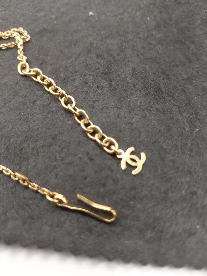 Collar colgante Chanel 2002 CC bola en muy buena condición Foto 4 de 4