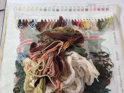 Kit de punta de aguja de invierno Elizabeth Bradley The Victorian Flower Series costaba $240 - Imagen 10 de 13