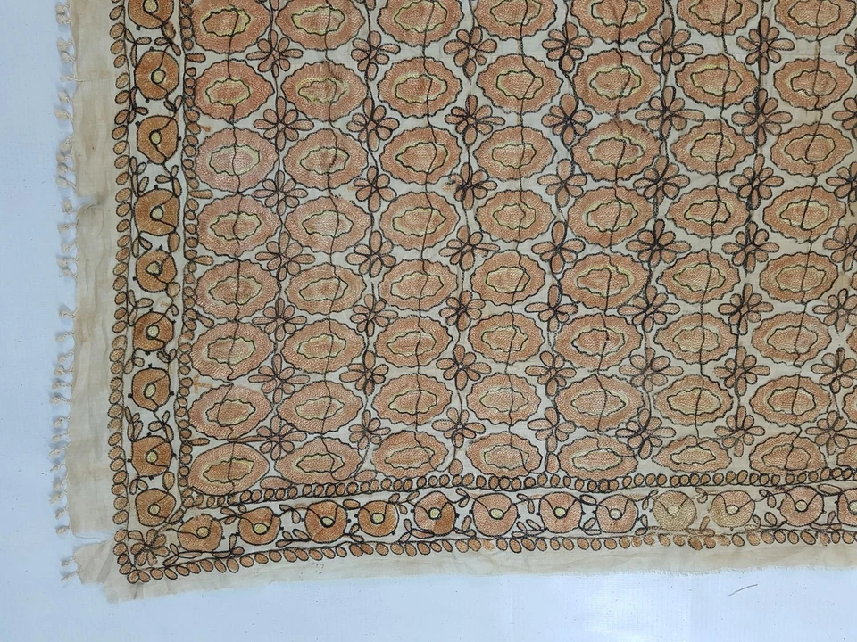 Toalha de mesa antiga de algodão bordada de seda 46x45 polegadas - Imagem 2 de 4