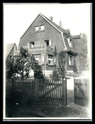 Photo, diplomat from Haarlem/Netherlands, at the new residence, 1933, b 5026-...