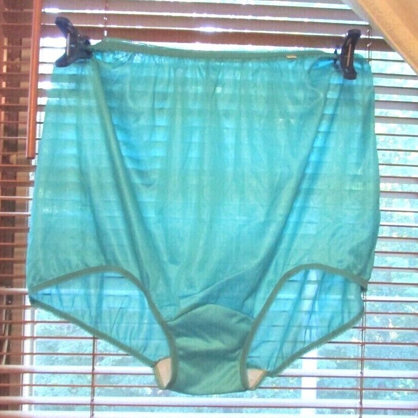 Adrienne Nylon Tricot Full Cut Mushroom Gusset Granny… Gem