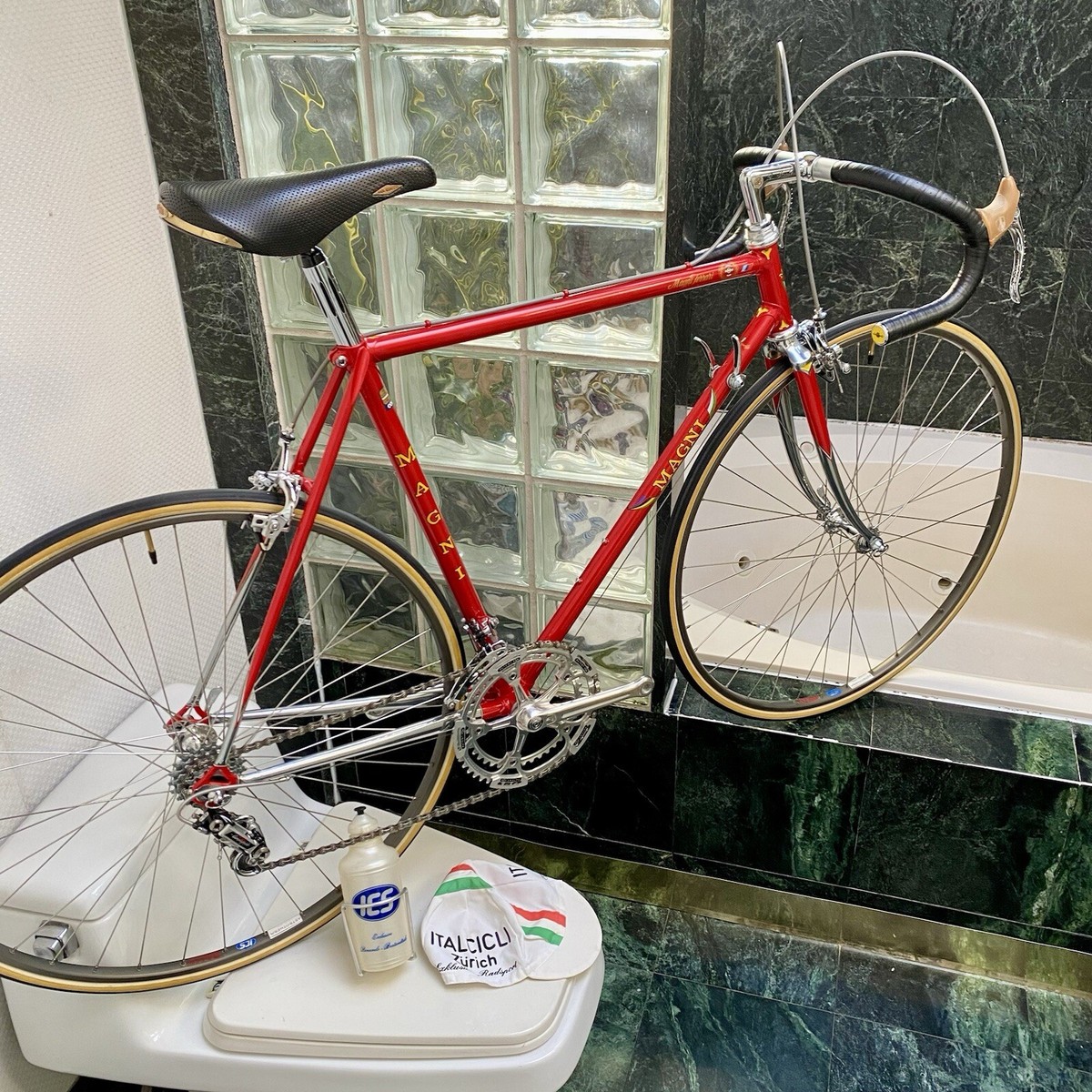 SIZE 54cm) 1984 MAGNI FERRARI ROAD BIKE - CAMPAGNOLO ICS SUPER
