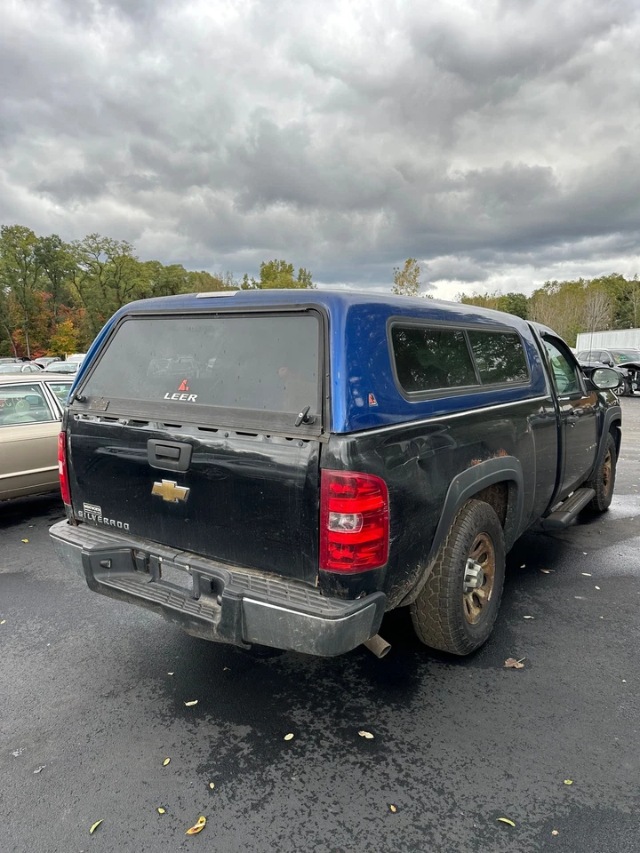 Used Rear Axle Assembly Rear fits: 2011 Chevrolet Silverado 1500 pickup 8.6`` ri - Image 3 of 4