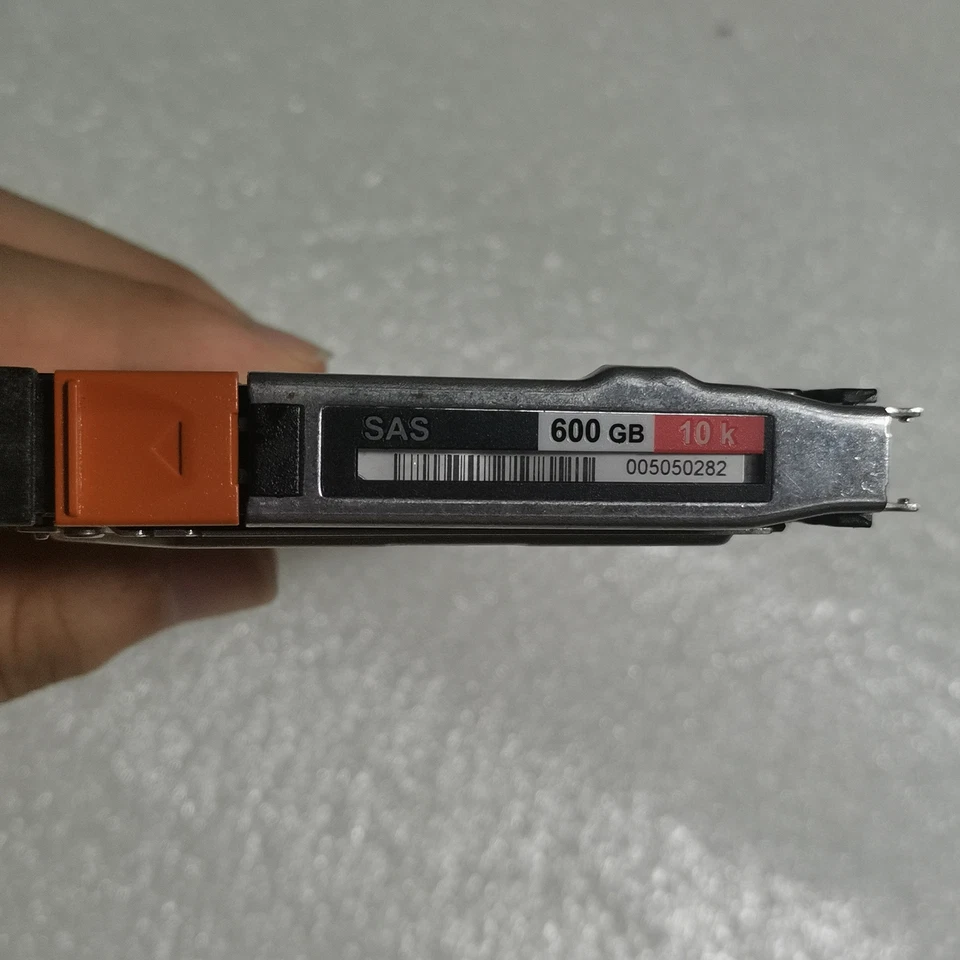 EMC 600GB 005050282 10K 10000RPM SAS 2.5"SFF Hard Disk Drives - Image 3 of 4