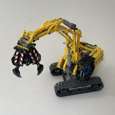 LEGO Technic 42006: Crawler Excavator