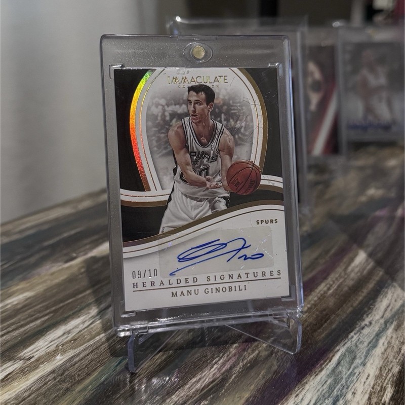 Panini Immaculate 2022-23 Manu Ginobili Heralded Signatures Auto /10 IHS-MNU