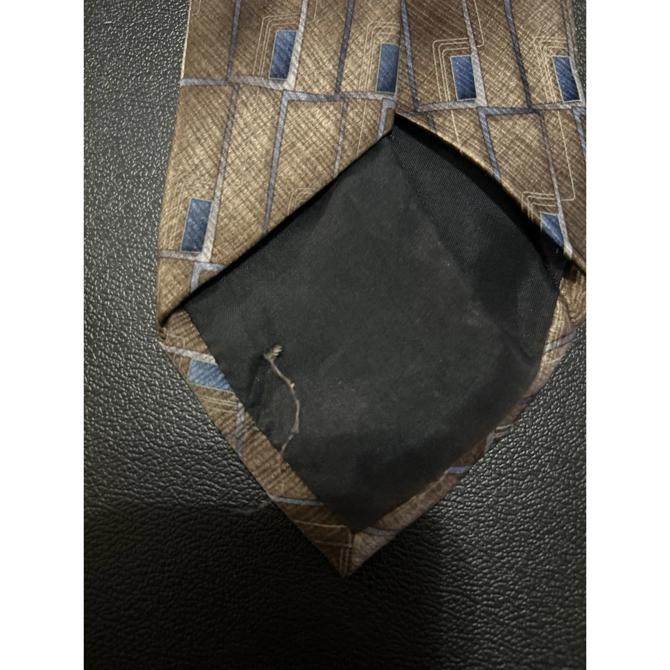 Gravata Joseph & Feiss International 100% seda - Marrom geométrico - Imagem 3 de 4