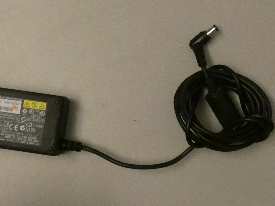 Netzteil NEC AC Adapter ADP57 (LA-1427-AV) 15V - geprüft M-3890 - Bild 4 von 4