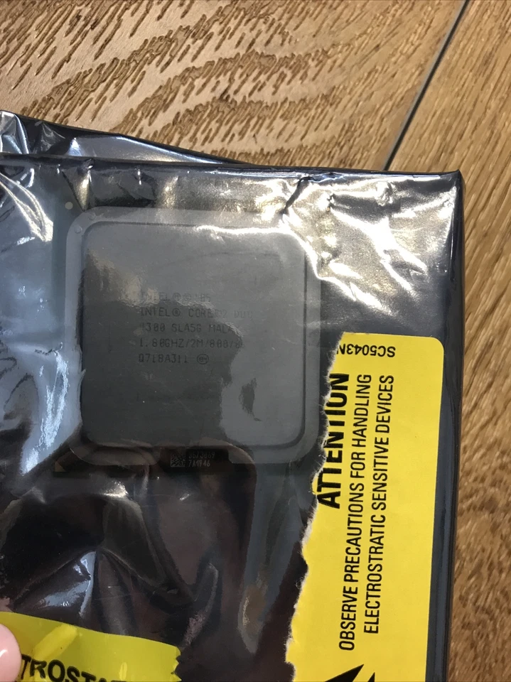 Intel E4300E Core Duo SLA5G E4300E 1.8GHZ 2M HP 412187-111 New Sealed - Image 2 of 2