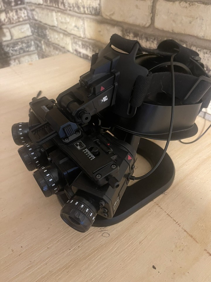 Call Of Duty Modern Warfare Dark Edition Night Vision Goggles & Stand