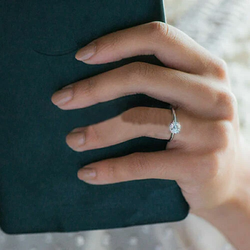 Anelli di bigiotteria solitario in argento con pietra principale zircone